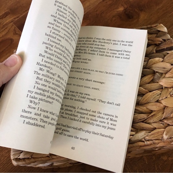 Goosebumps: Horrorland: My Friends Call Me Monster by: R.L. Stine, paperback - Picture 4 of 5